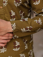 Men's Ethnic Motifs Pure Cotton Olive Printed Kurta - SanskrutiHomes