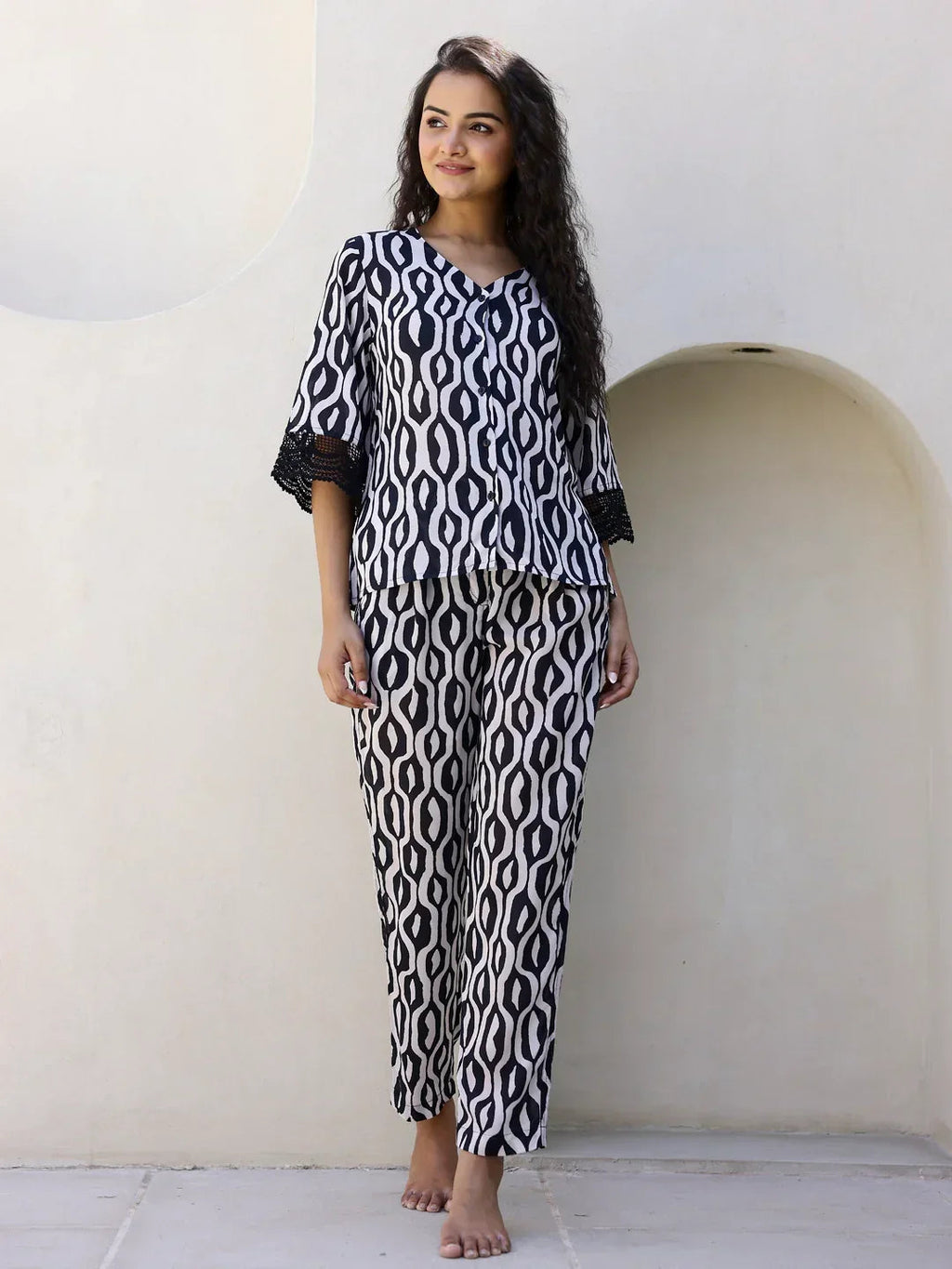 Black and White Geometric Cotton Night Suit - SanskrutiHomes 