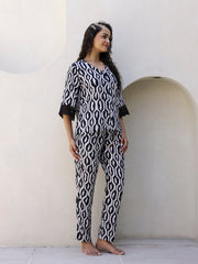 Black and White Geometric Cotton Night Suit - SanskrutiHomes 