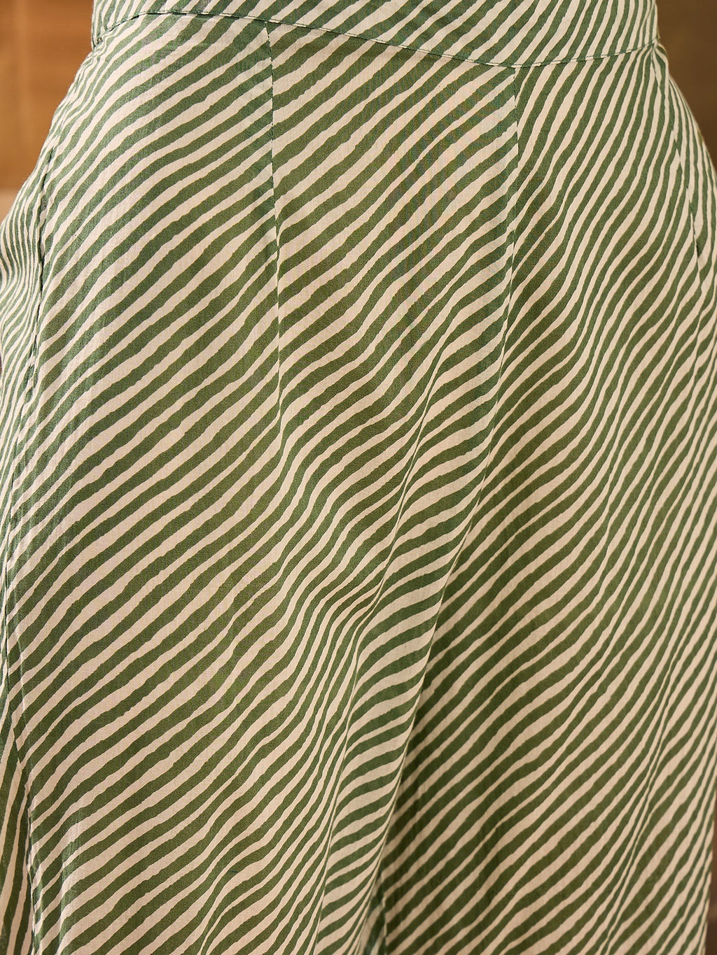 Green Pure Cotton V-Neck Kurta Set For Women - SanskrutiHomes 