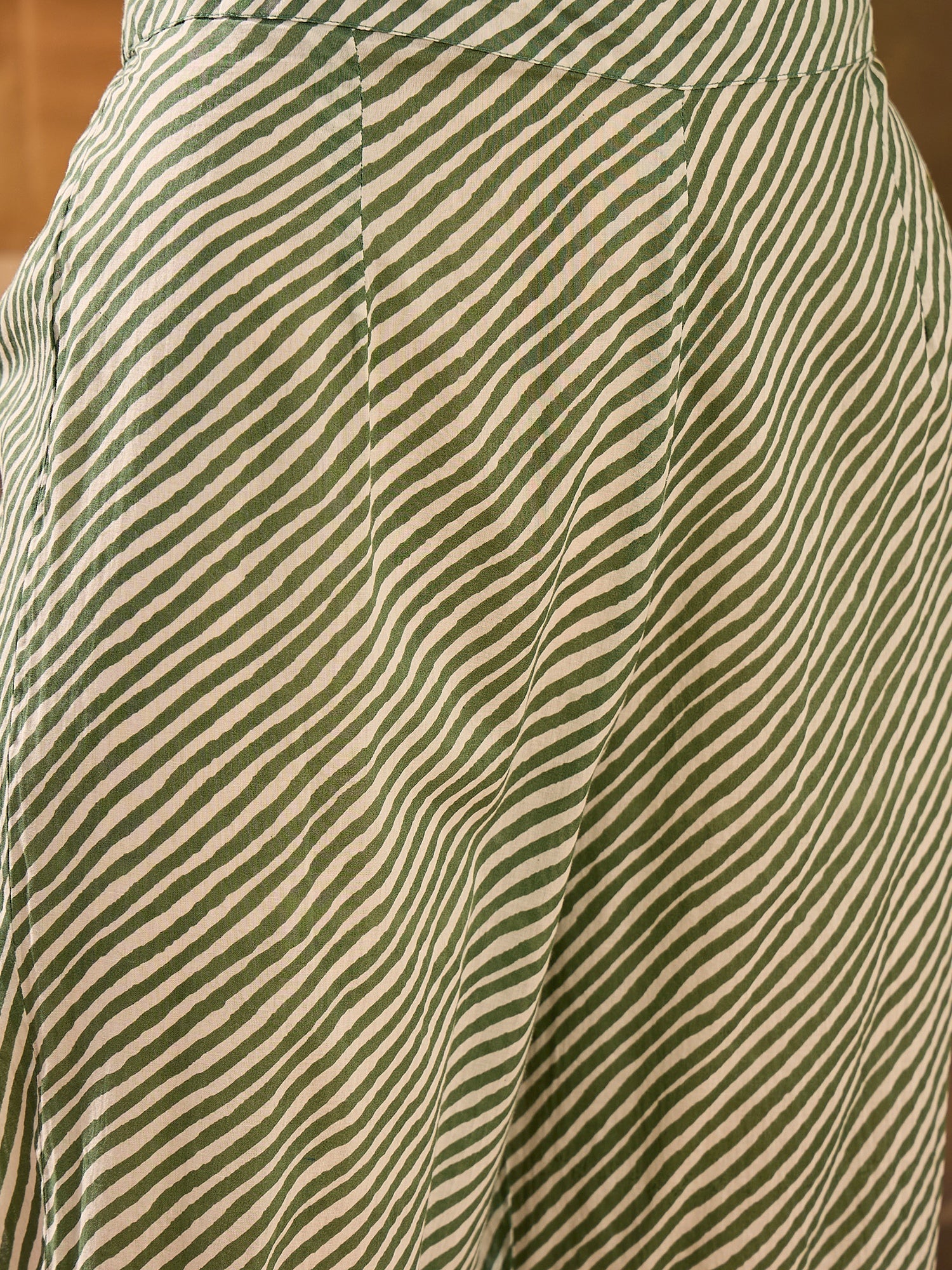 Green Pure Cotton V-Neck Kurta Set For Women - SanskrutiHomes 