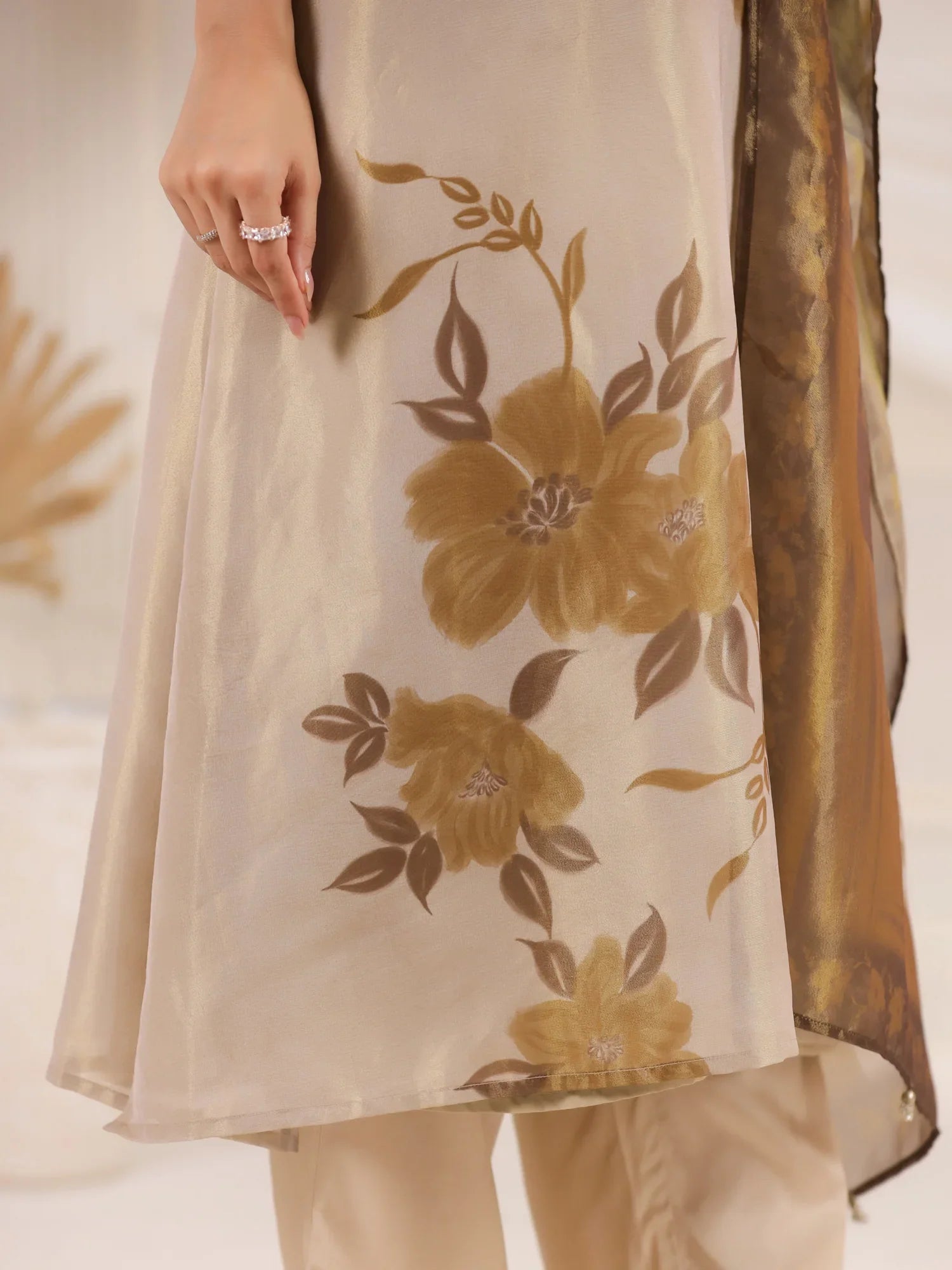 Cream V-Neck Floral Printed Tissue Kurta Set With Dupatta - SanskrutiHomes 