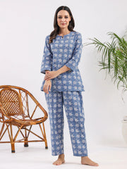 Blue tulip print Cotton Night Suit - SanskrutiHomes 