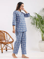 Blue tulip print Cotton Night Suit - SanskrutiHomes 