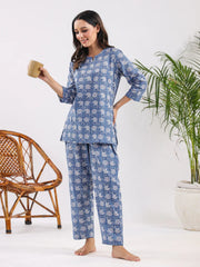 Blue tulip print Cotton Night Suit - SanskrutiHomes 
