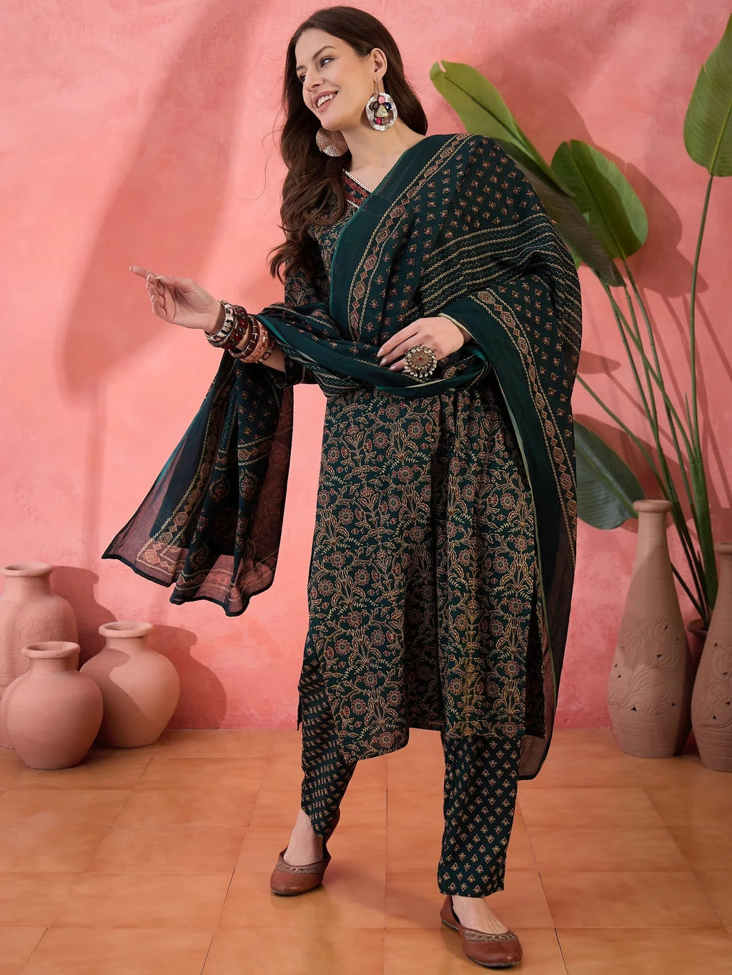 Green Floral Printed Kurta Set for Women - SanskrutiHomes 
