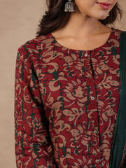 Red & Green  Print Cotton Set Of Kurti With Pant & Dupatta