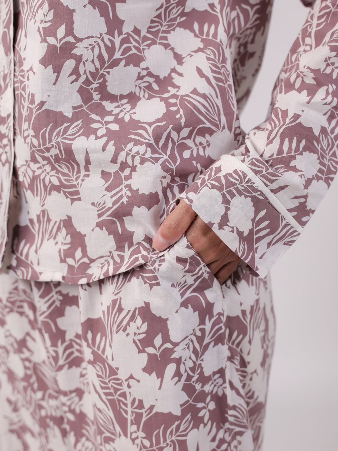 White Flower Printed Night Suit Set - SanskrutiHomes 