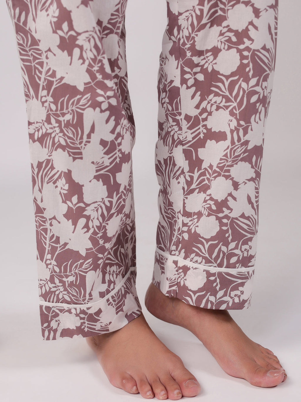 White Flower Printed Night Suit Set - SanskrutiHomes 