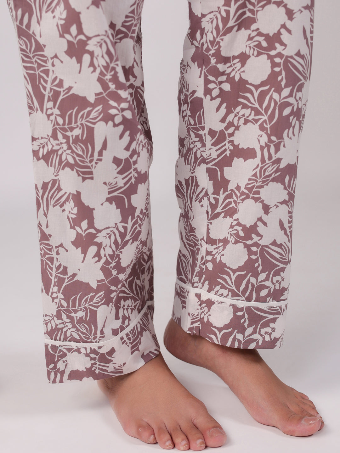 White Flower Printed Night Suit Set - SanskrutiHomes 