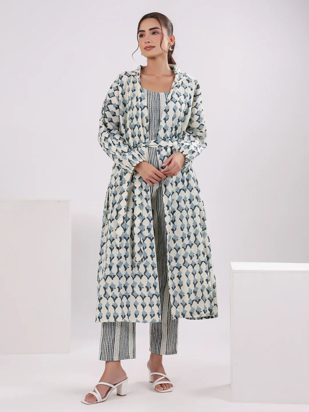 Blue & White 3 Piece Robe Loungewear Set - SanskrutiHomes 