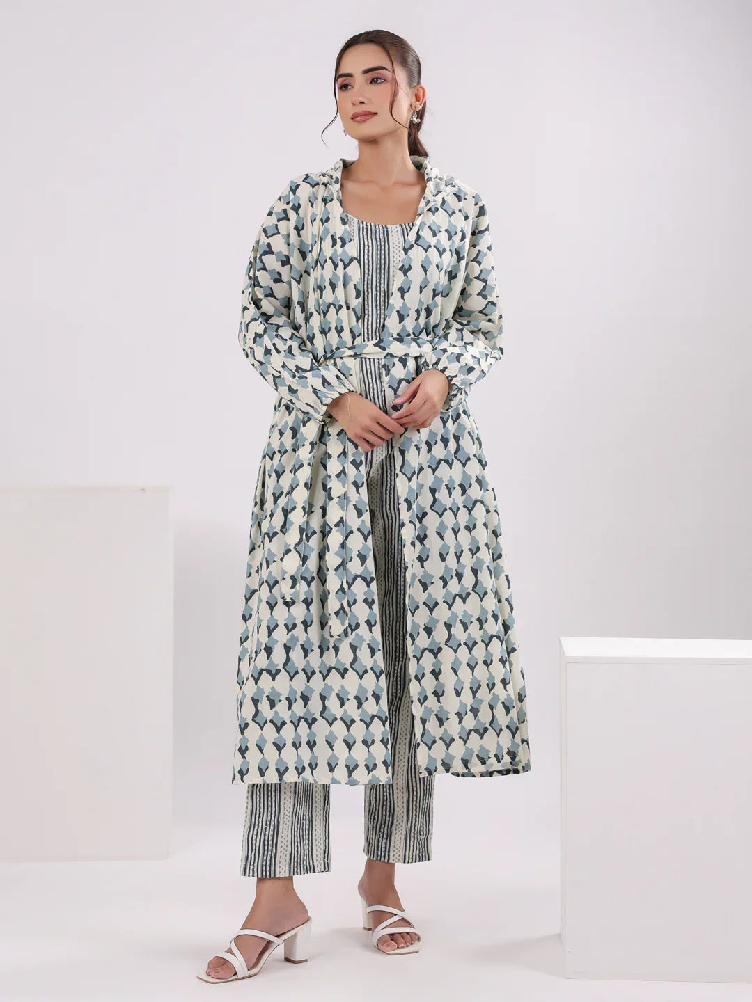 Blue & White 3 Piece Robe Loungewear Set - SanskrutiHomes 
