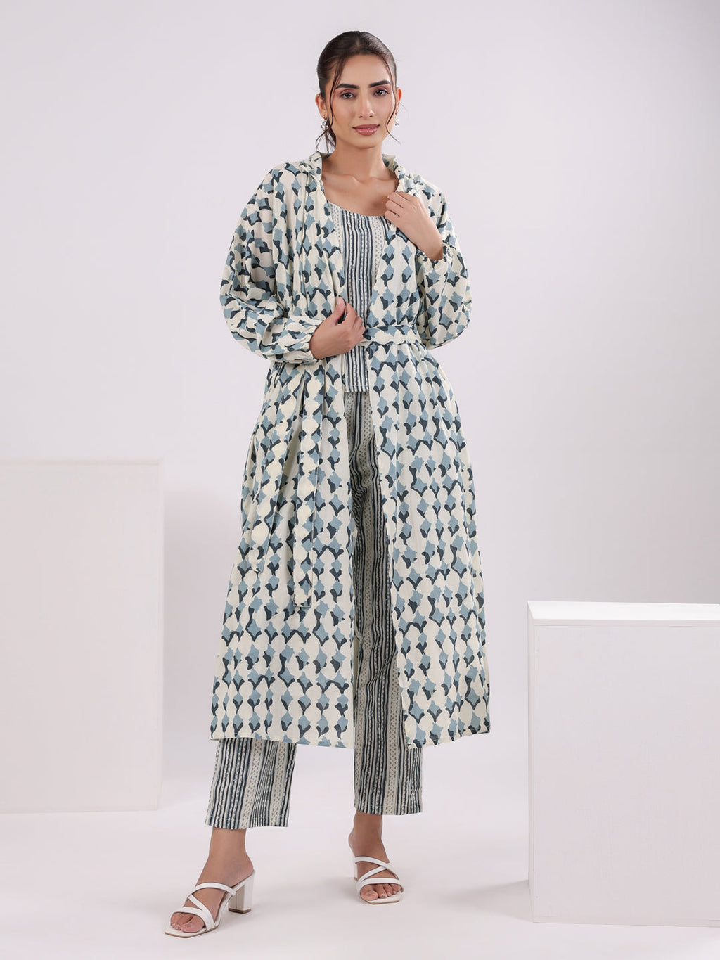 Blue & White 3 Piece Robe Loungewear Set - SanskrutiHomes 