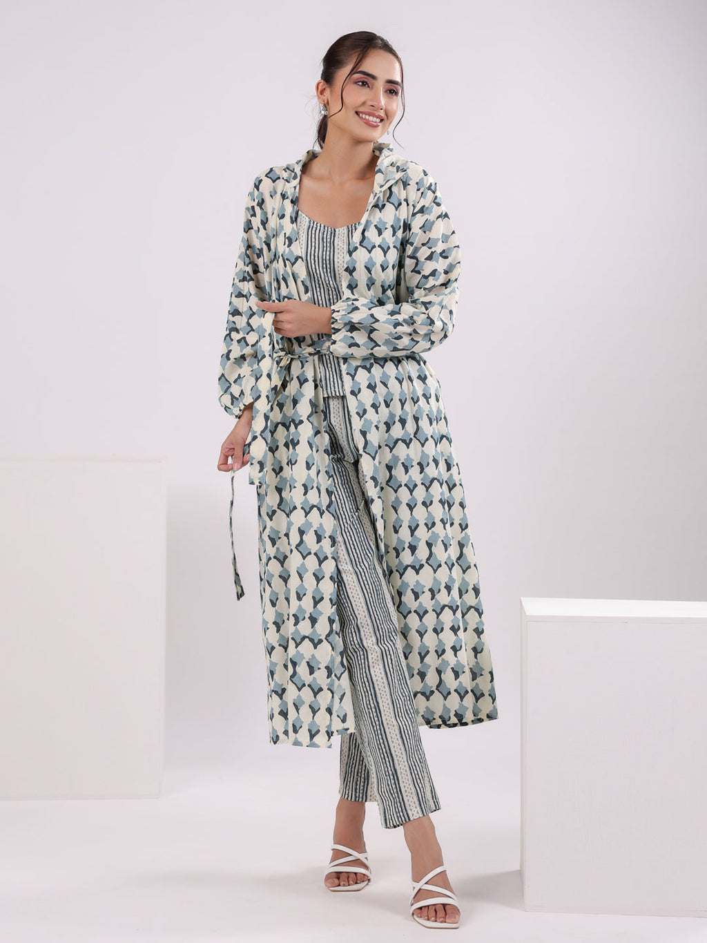Blue & White 3 Piece Robe Loungewear Set - SanskrutiHomes 