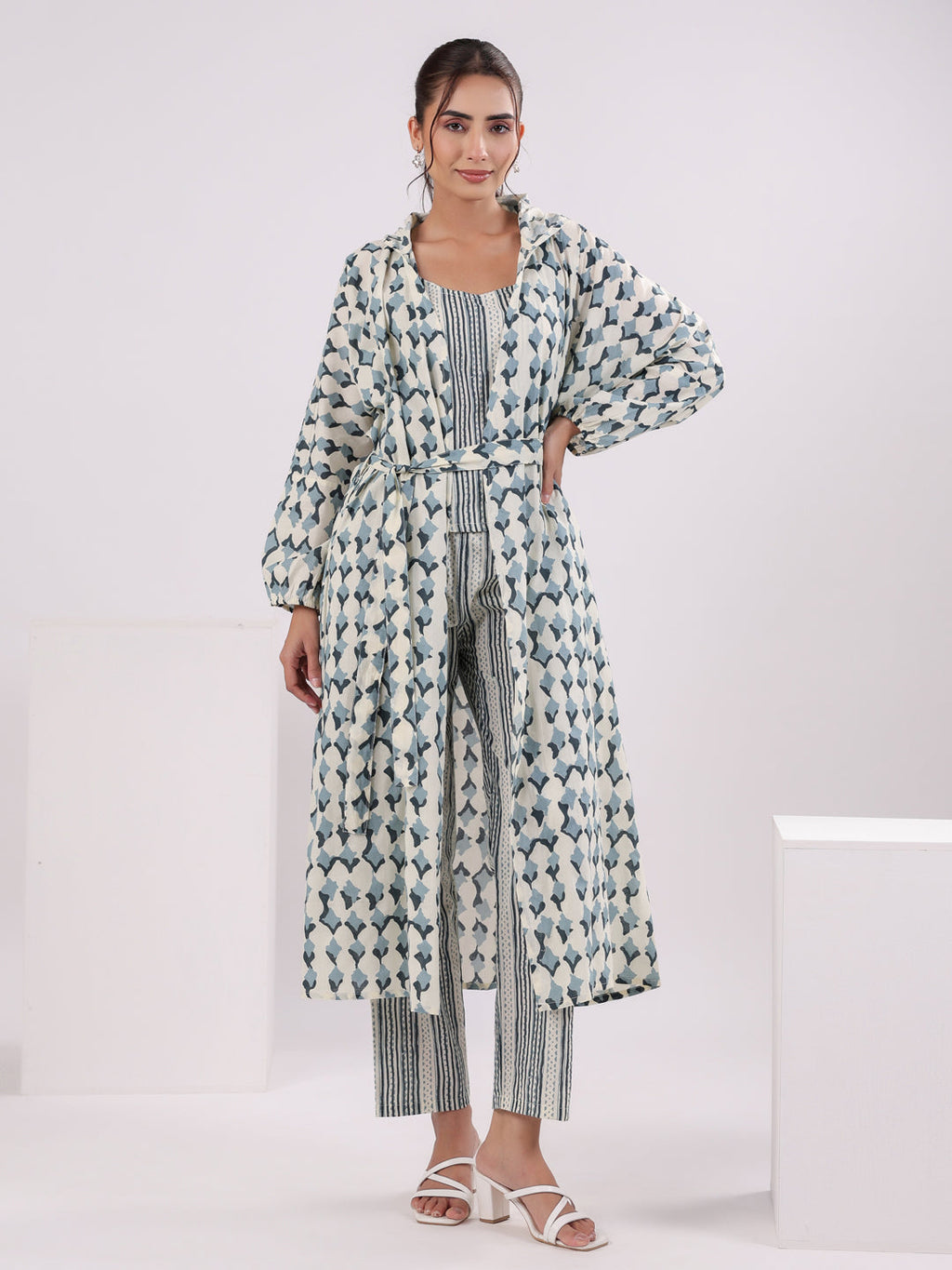 Blue & White 3 Piece Robe Loungewear Set - SanskrutiHomes 