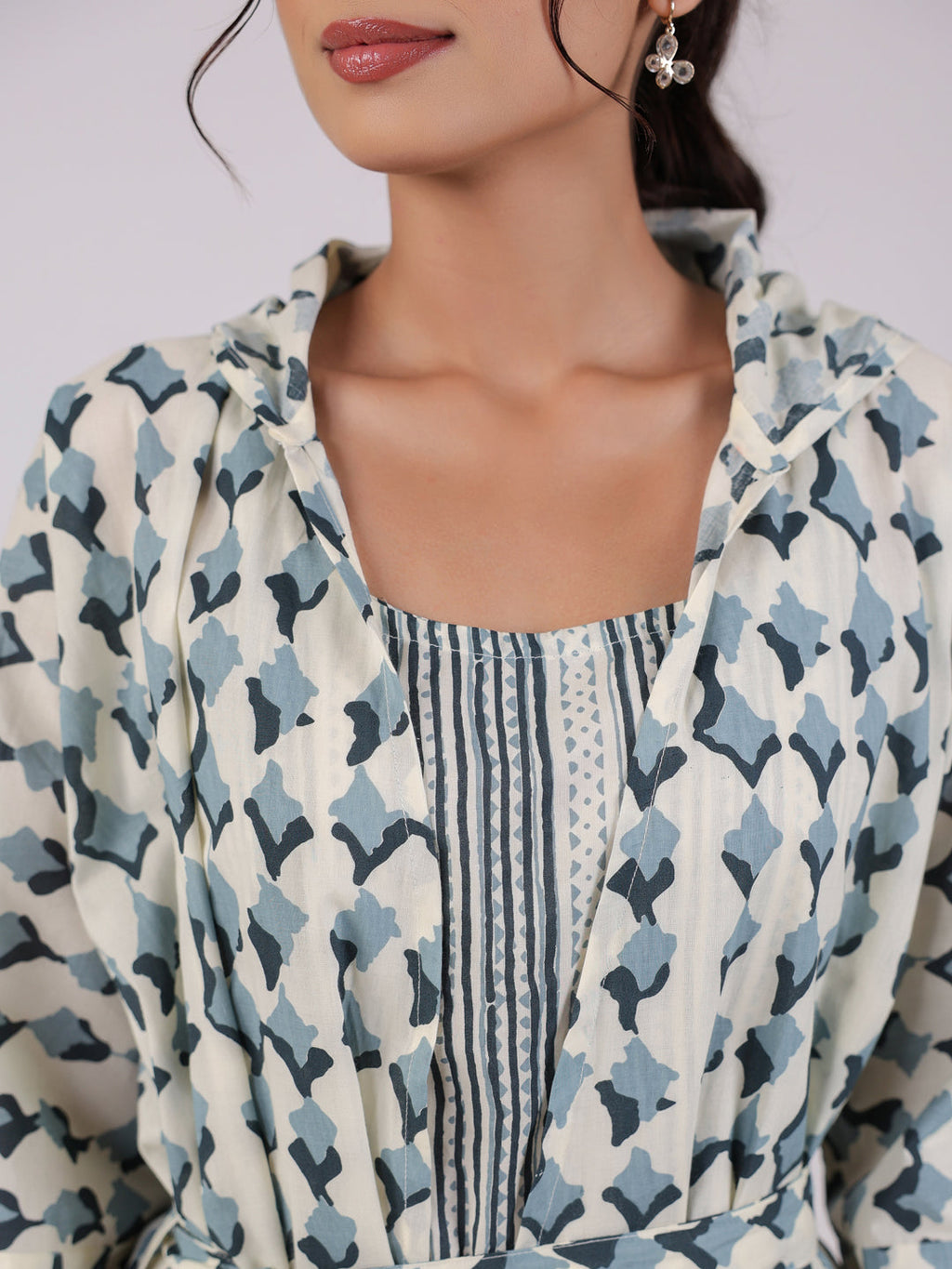 Blue & White 3 Piece Robe Loungewear Set - SanskrutiHomes 