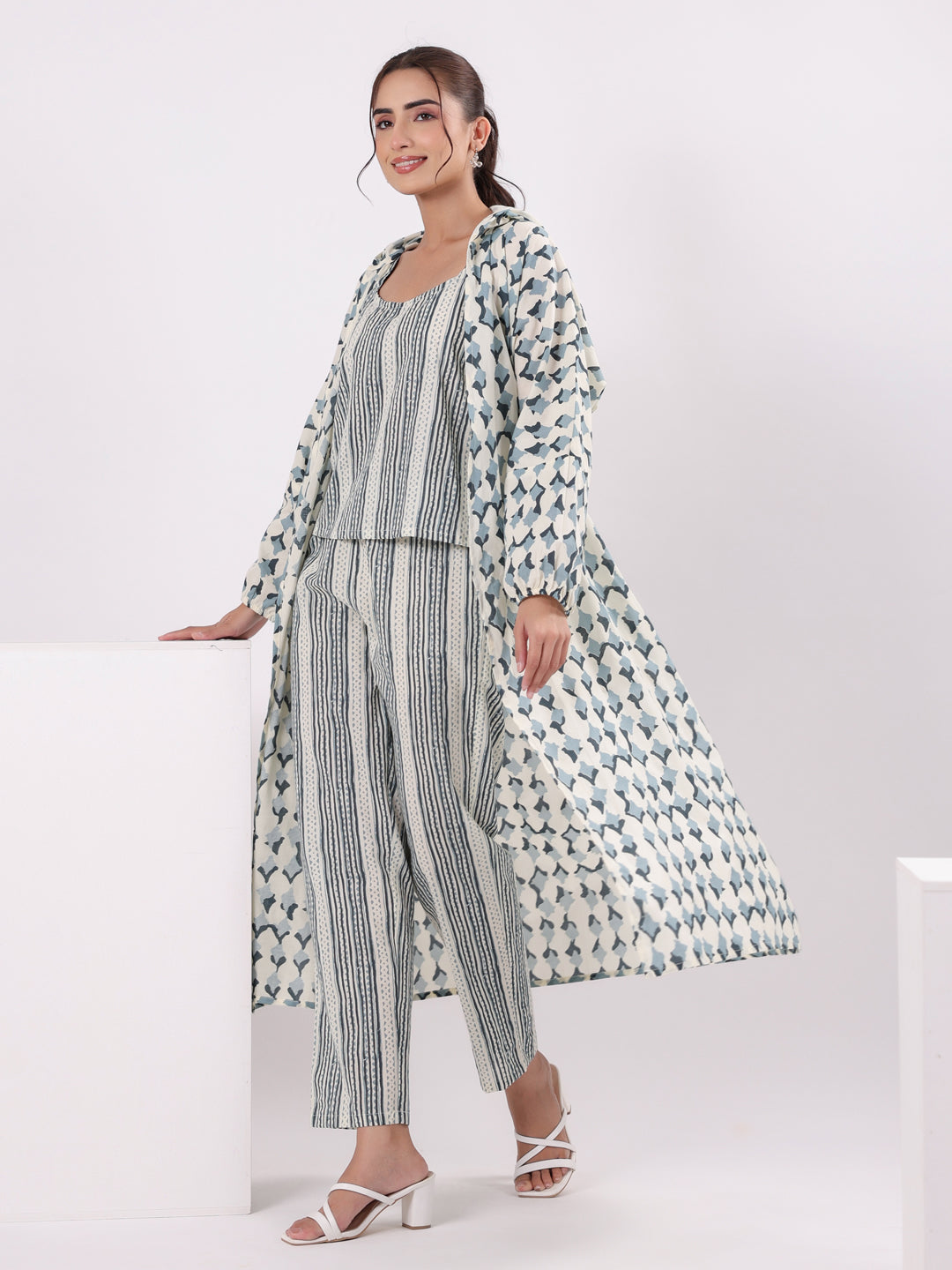 Blue & White 3 Piece Robe Loungewear Set - SanskrutiHomes 