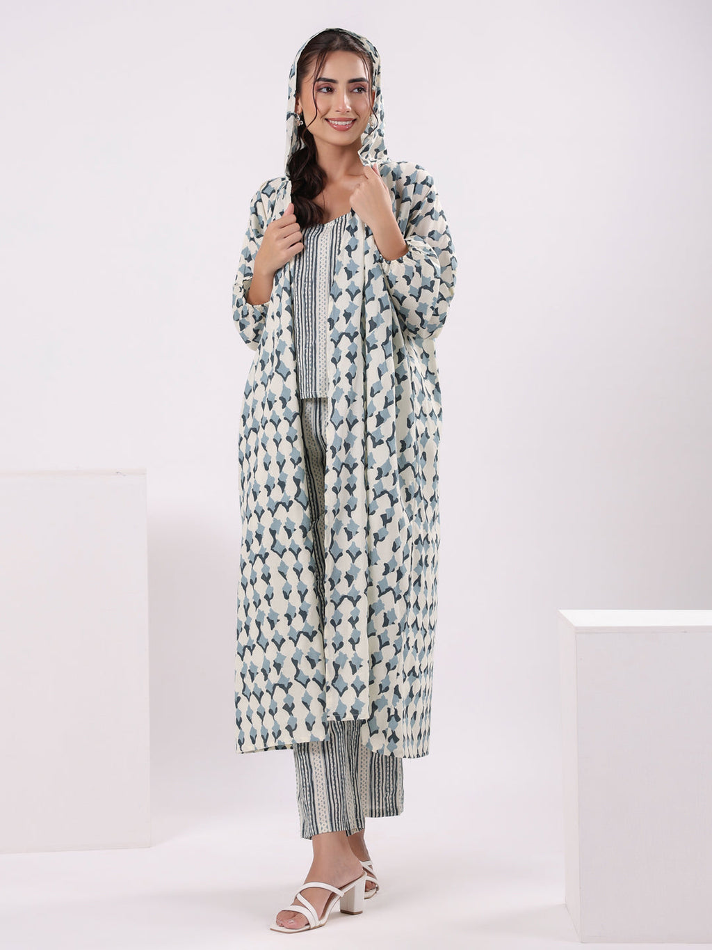 Blue & White 3 Piece Robe Loungewear Set - SanskrutiHomes 