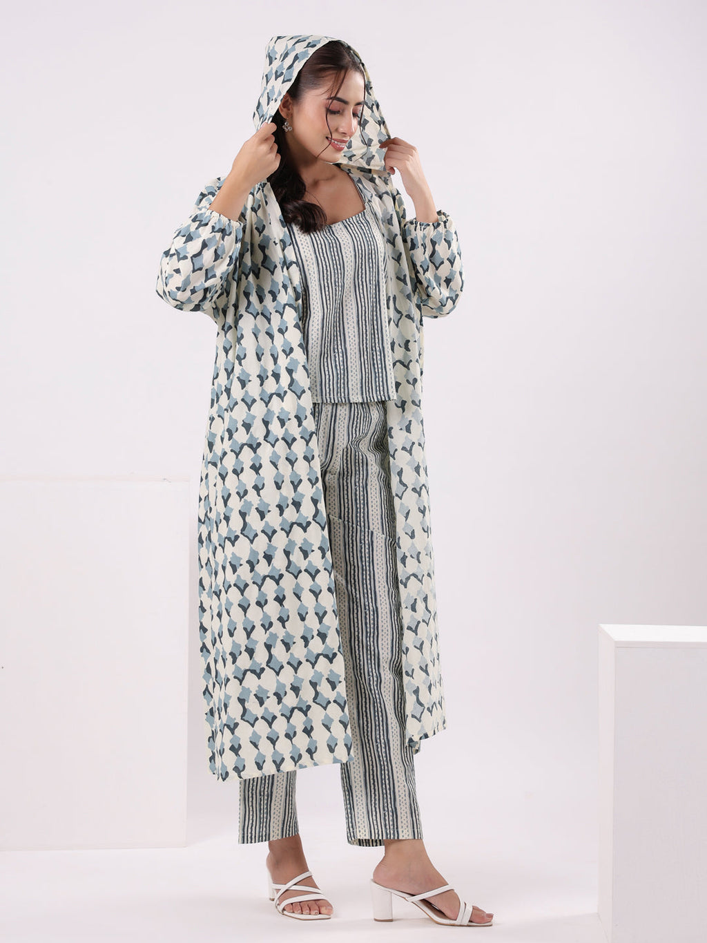 Blue & White 3 Piece Robe Loungewear Set - SanskrutiHomes 