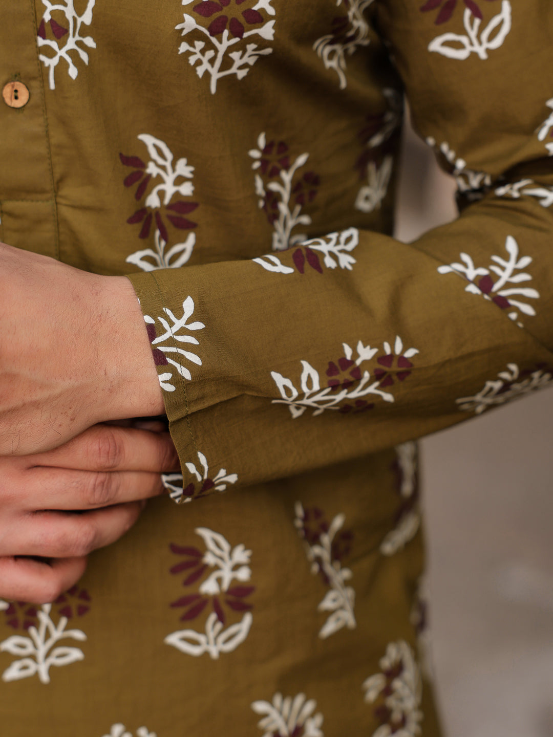 Men's Ethnic Motifs Pure Cotton Olive Printed Kurta - SanskrutiHomes 