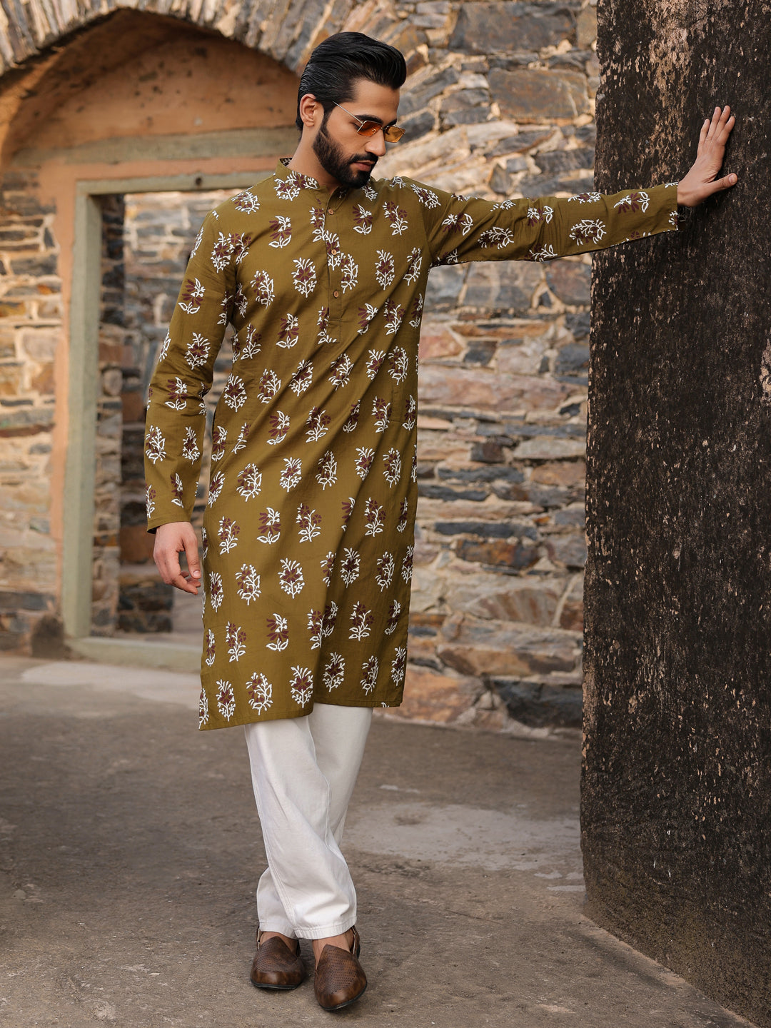 Men's Ethnic Motifs Pure Cotton Olive Printed Kurta - SanskrutiHomes 