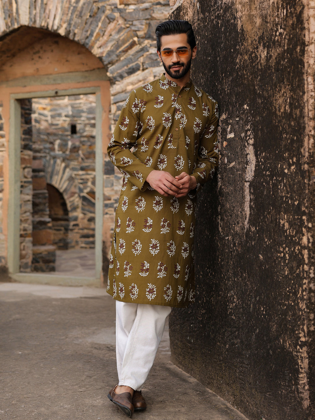 Men's Ethnic Motifs Pure Cotton Olive Printed Kurta - SanskrutiHomes 