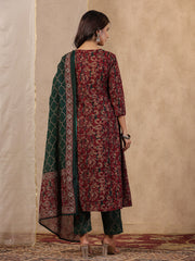 Red & Green  Print Cotton Set Of Kurti With Pant & Dupatta