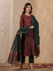 Red & Green  Print Cotton Set Of Kurti With Pant & Dupatta