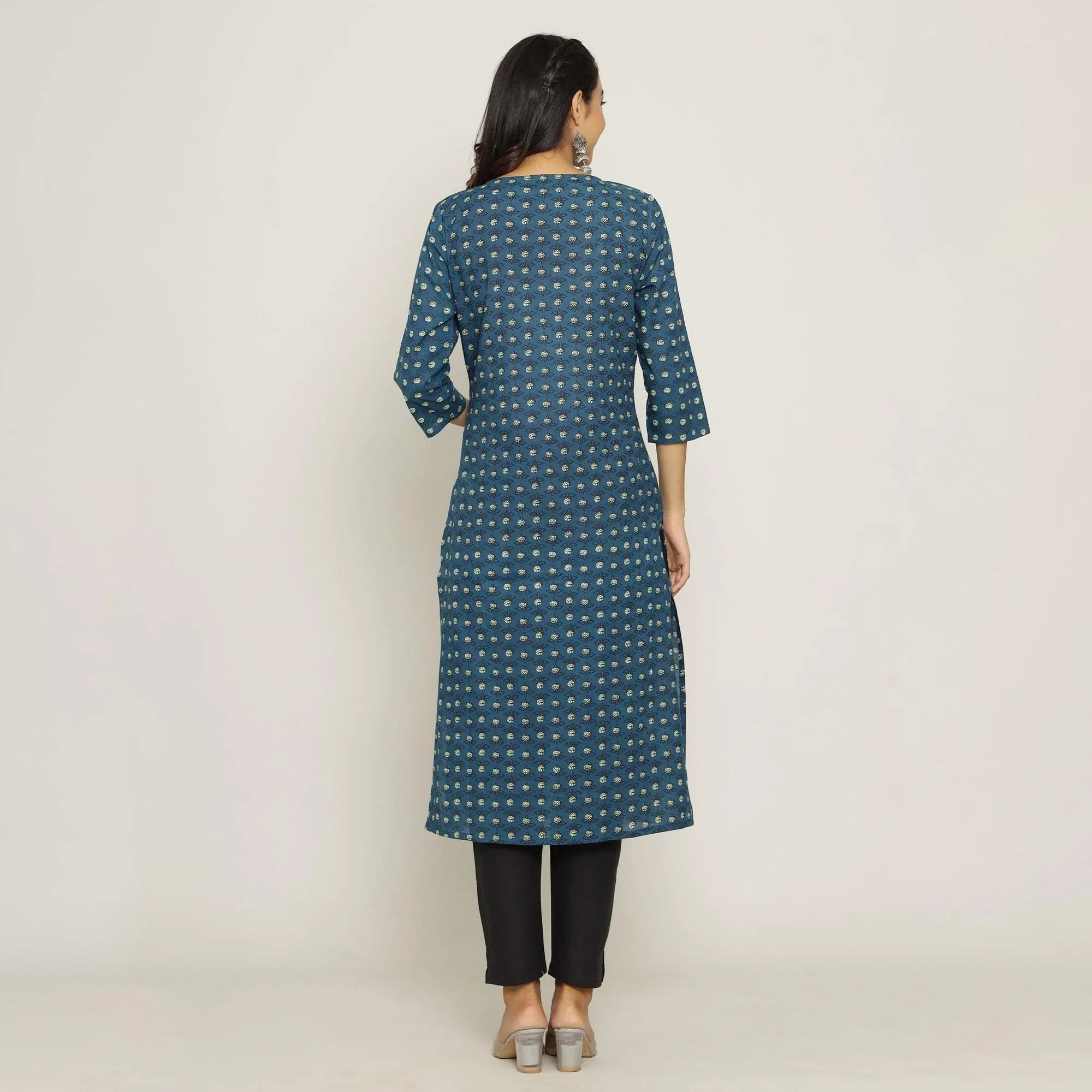 Rang Deep Women Blue Cotton Kurti - SanskrutiHomes 