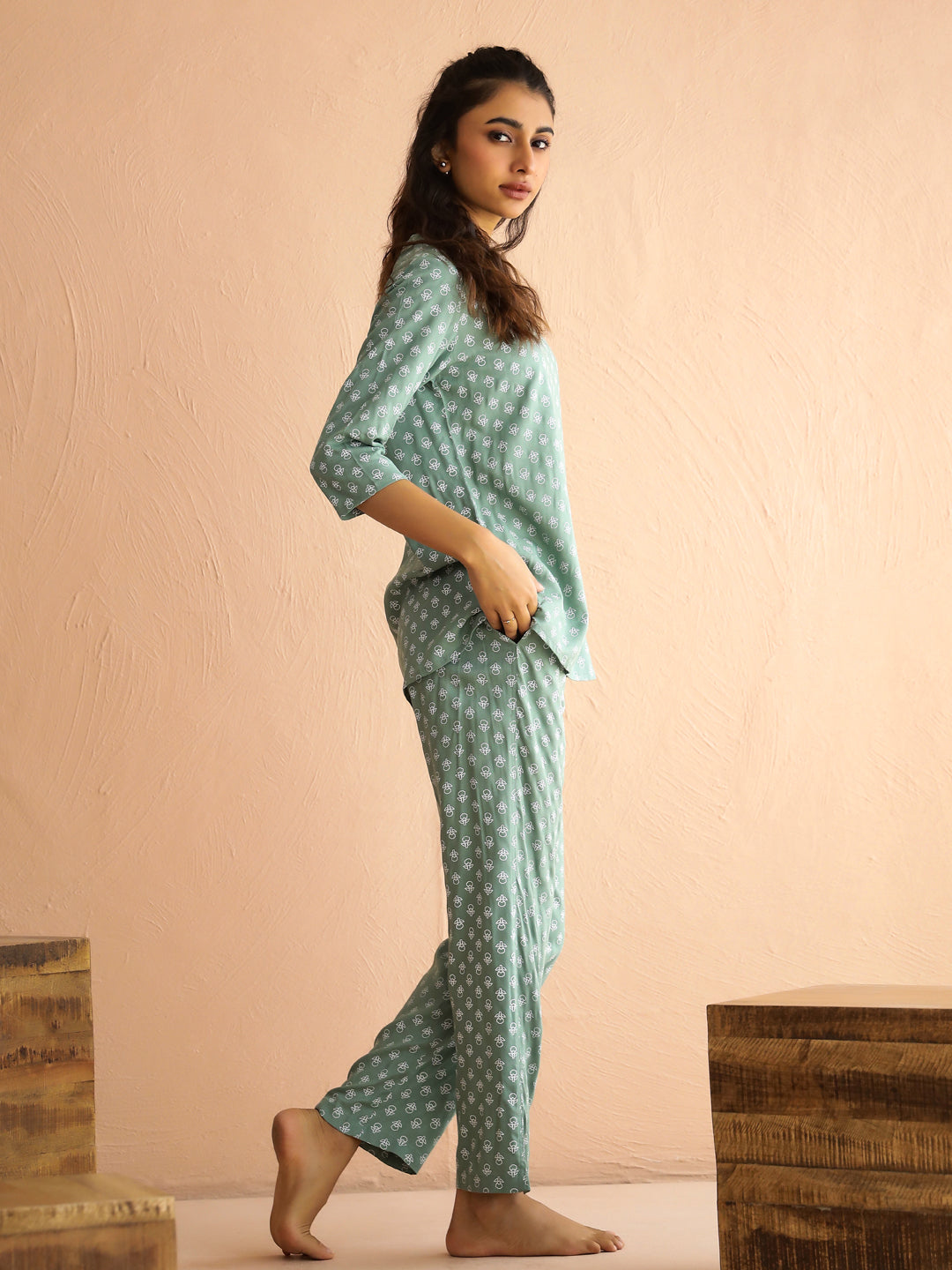 Sea Green Round Neck Viscose Rayon Ethnic Motifs Printed Night Suit For Women
