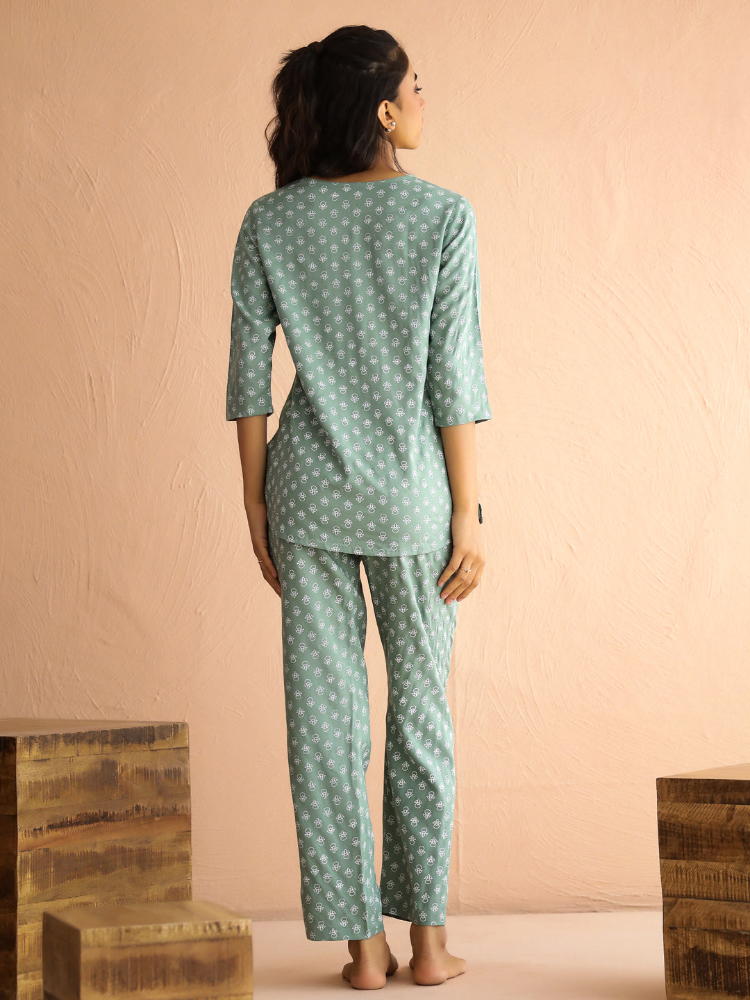 Sea Green Round Neck Viscose Rayon Ethnic Motifs Printed Night Suit For Women