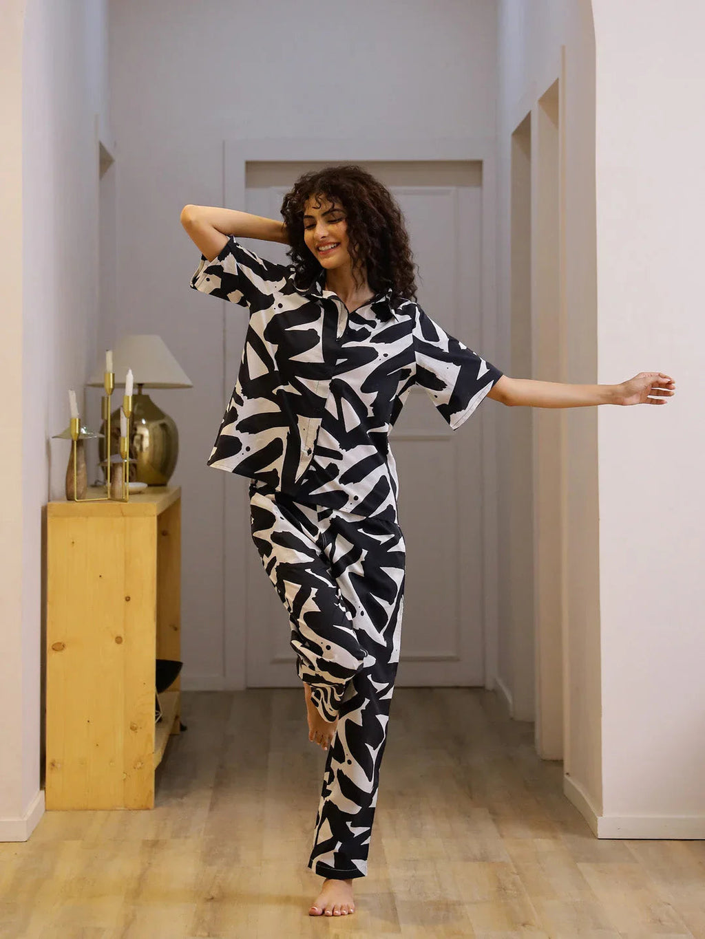 Black and White Printed Night Suit Set for Women - SanskrutiHomes 