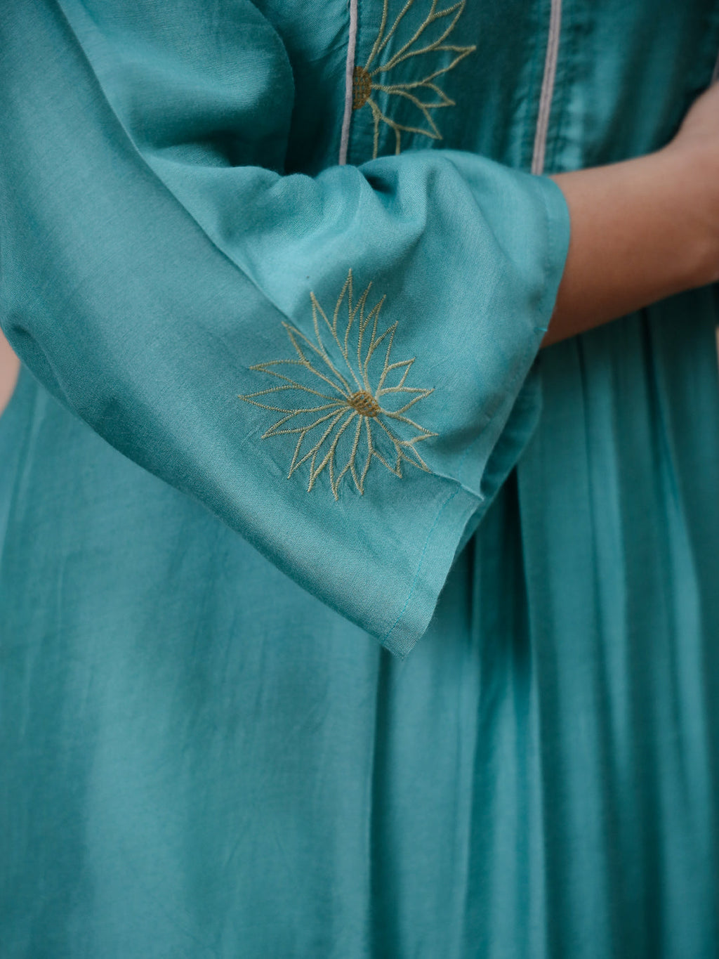 Green V-Neck Solid Print Kurta set - SanskrutiHomes 