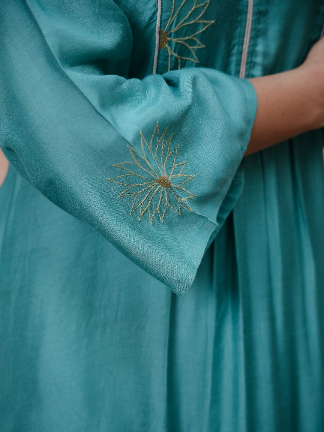 Green V-Neck Solid Print Kurta set - SanskrutiHomes 