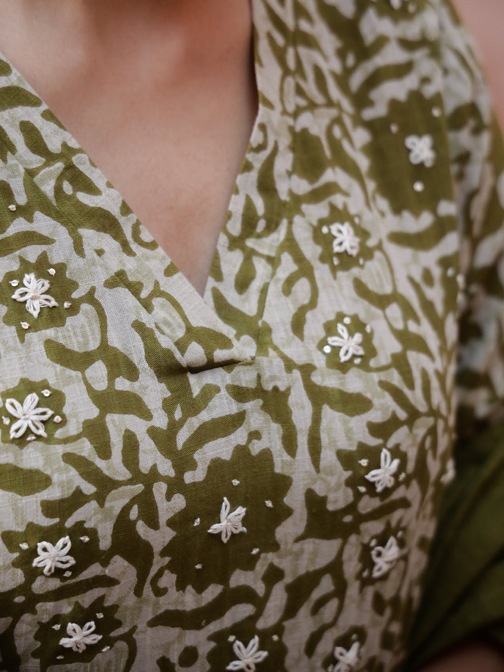 Floral Printed V-Neck Kurta Set - SanskrutiHomes 