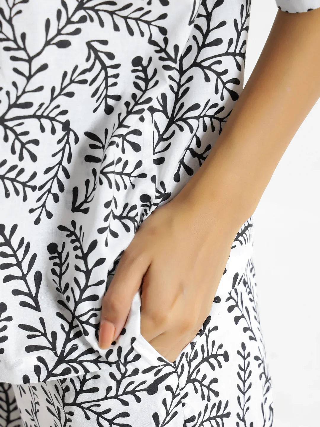 Pinnate black & white Cotton Night SUIT - SanskrutiHomes 