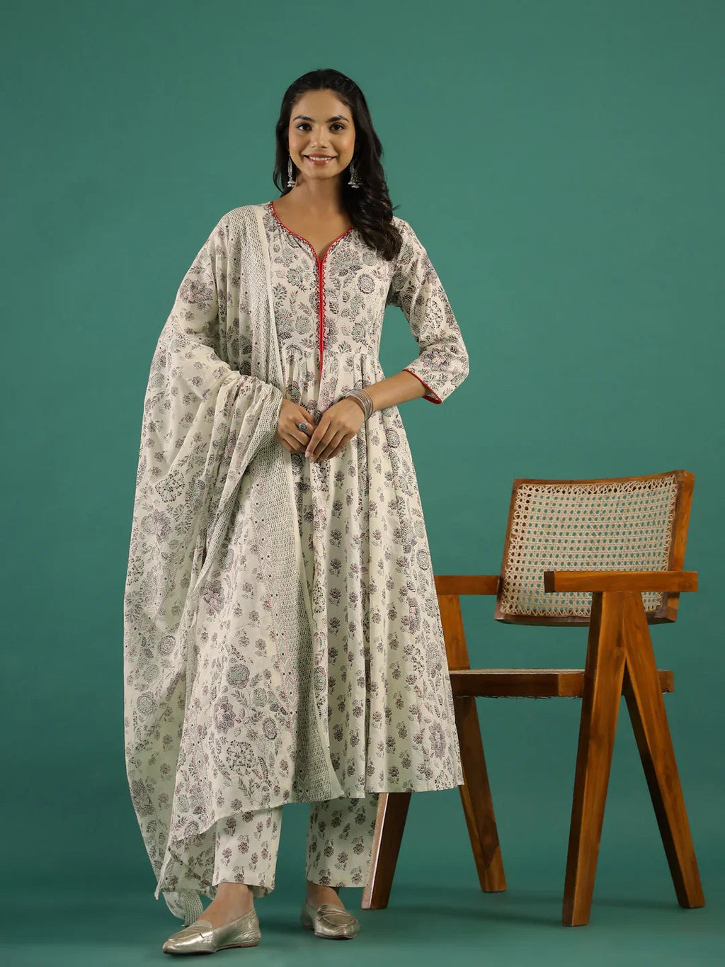 Set of 3 V-Neck Floral Printed Kurta Set - SanskrutiHomes 