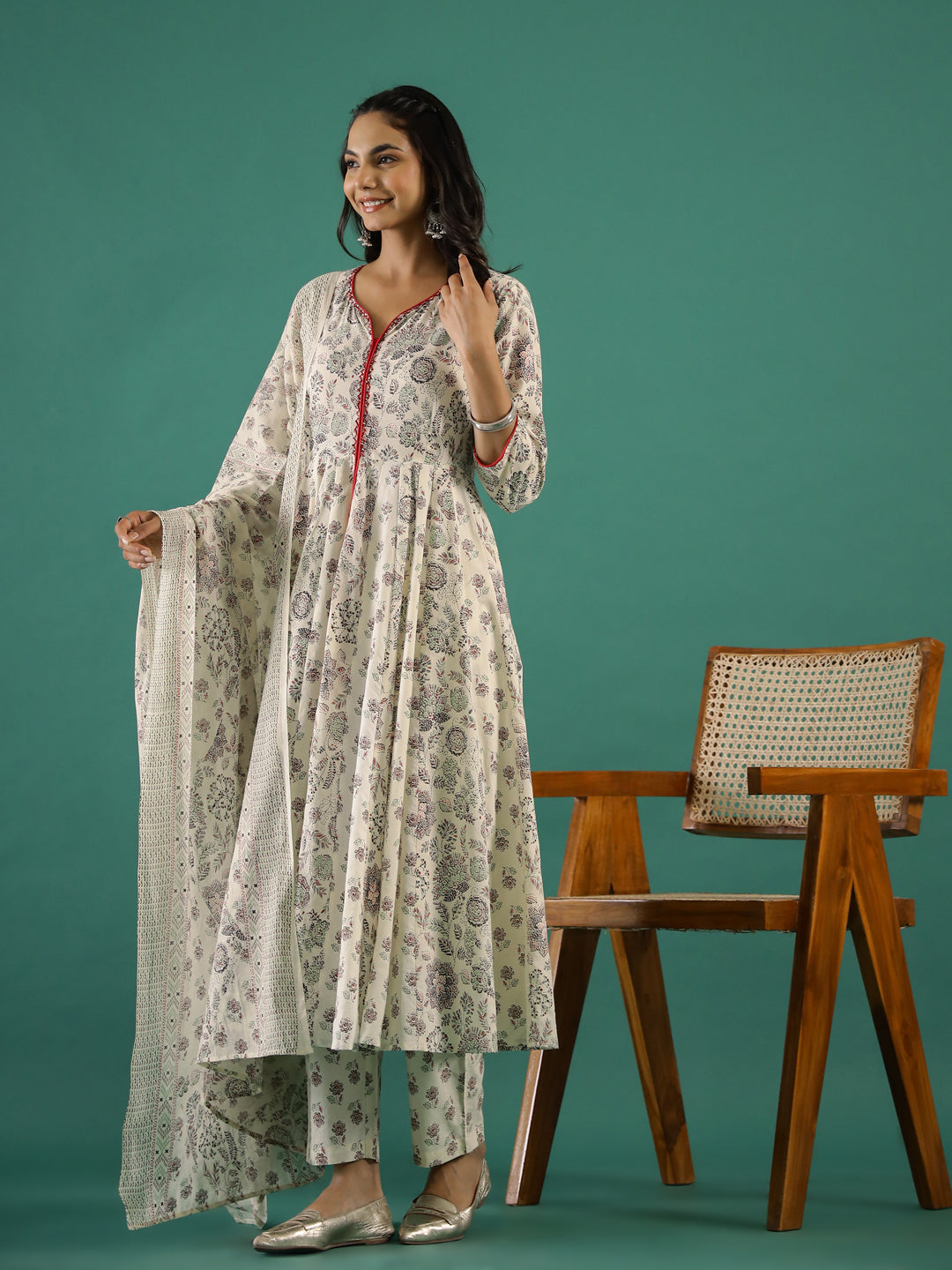 Set of 3 V-Neck Floral Printed Kurta Set - SanskrutiHomes 