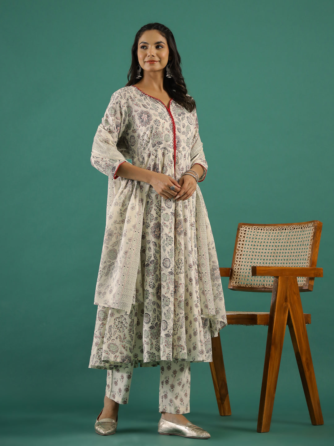 Set of 3 V-Neck Floral Printed Kurta Set - SanskrutiHomes 