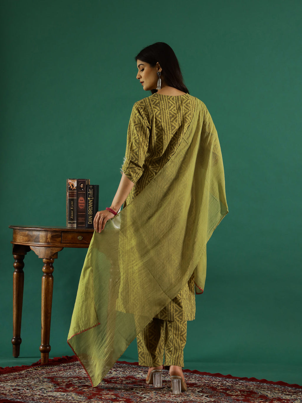 Green Geometric Printed V-Neck Kurta Set for Women - SanskrutiHomes 