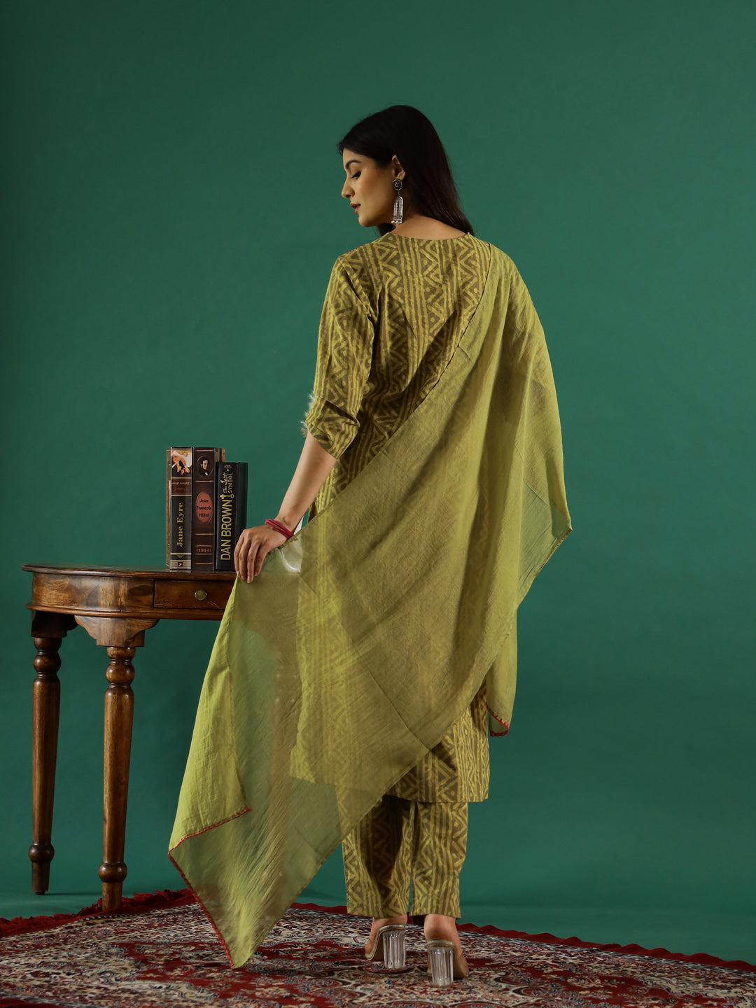 Green Geometric Printed V-Neck Kurta Set for Women - SanskrutiHomes 