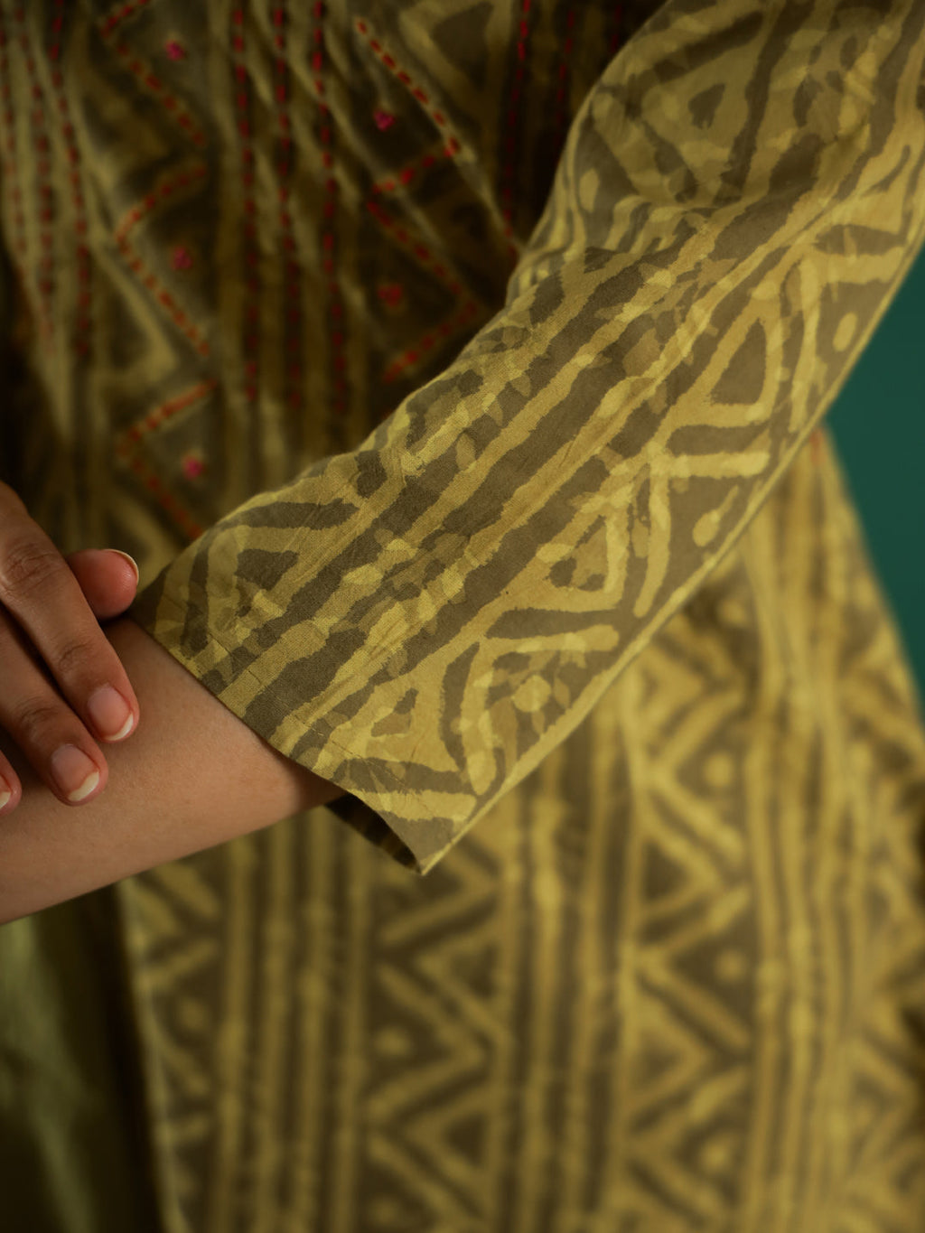 Green Geometric Printed V-Neck Kurta Set for Women - SanskrutiHomes 