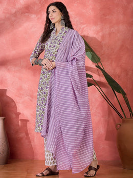 Off White Pure Cotton Mandarin Collar Floral Kurta Set for Women - SanskrutiHomes 