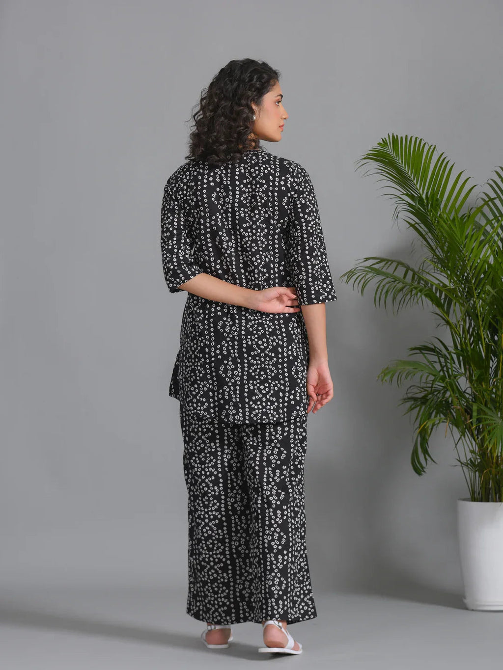 Women Floral Printed Black loungewear set - SanskrutiHomes 