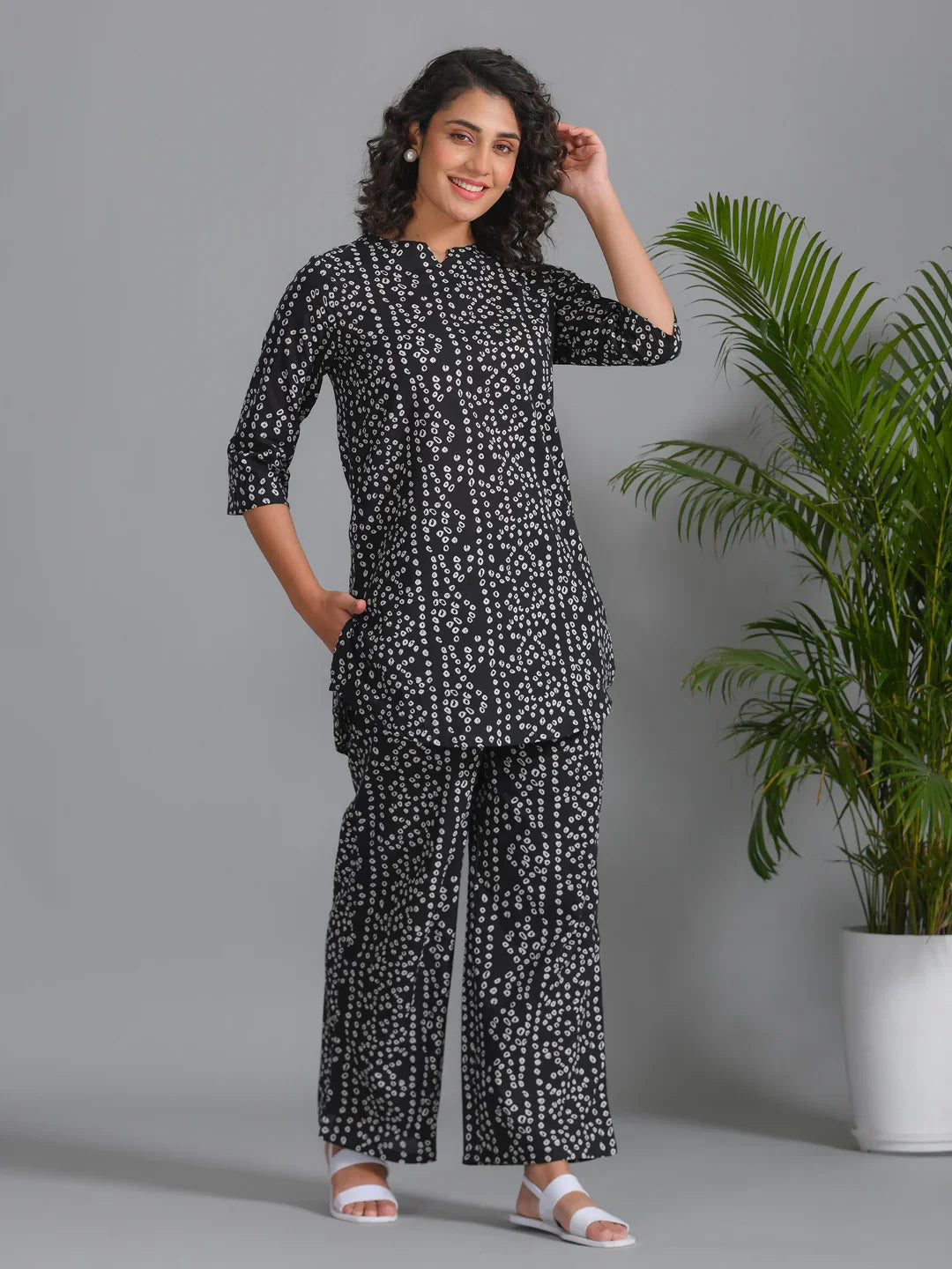 Women Floral Printed Black loungewear set - SanskrutiHomes 