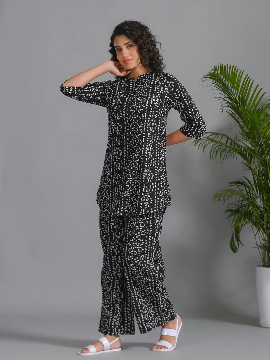 Women Floral Printed Black loungewear set - SanskrutiHomes 