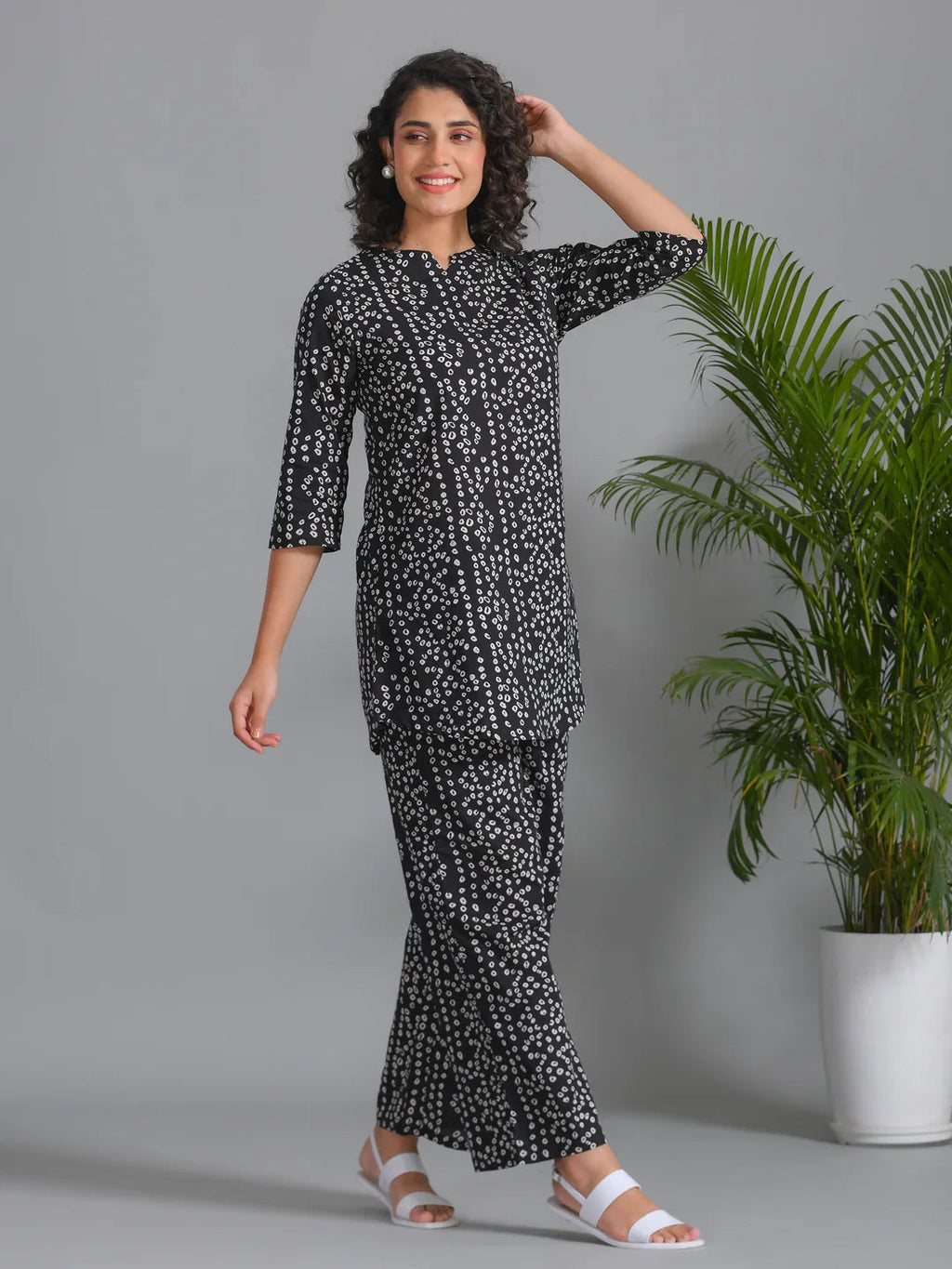 Women Floral Printed Black loungewear set - SanskrutiHomes 
