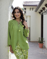 Green Solid Tie Up Neck Cotton Night Suit For Women