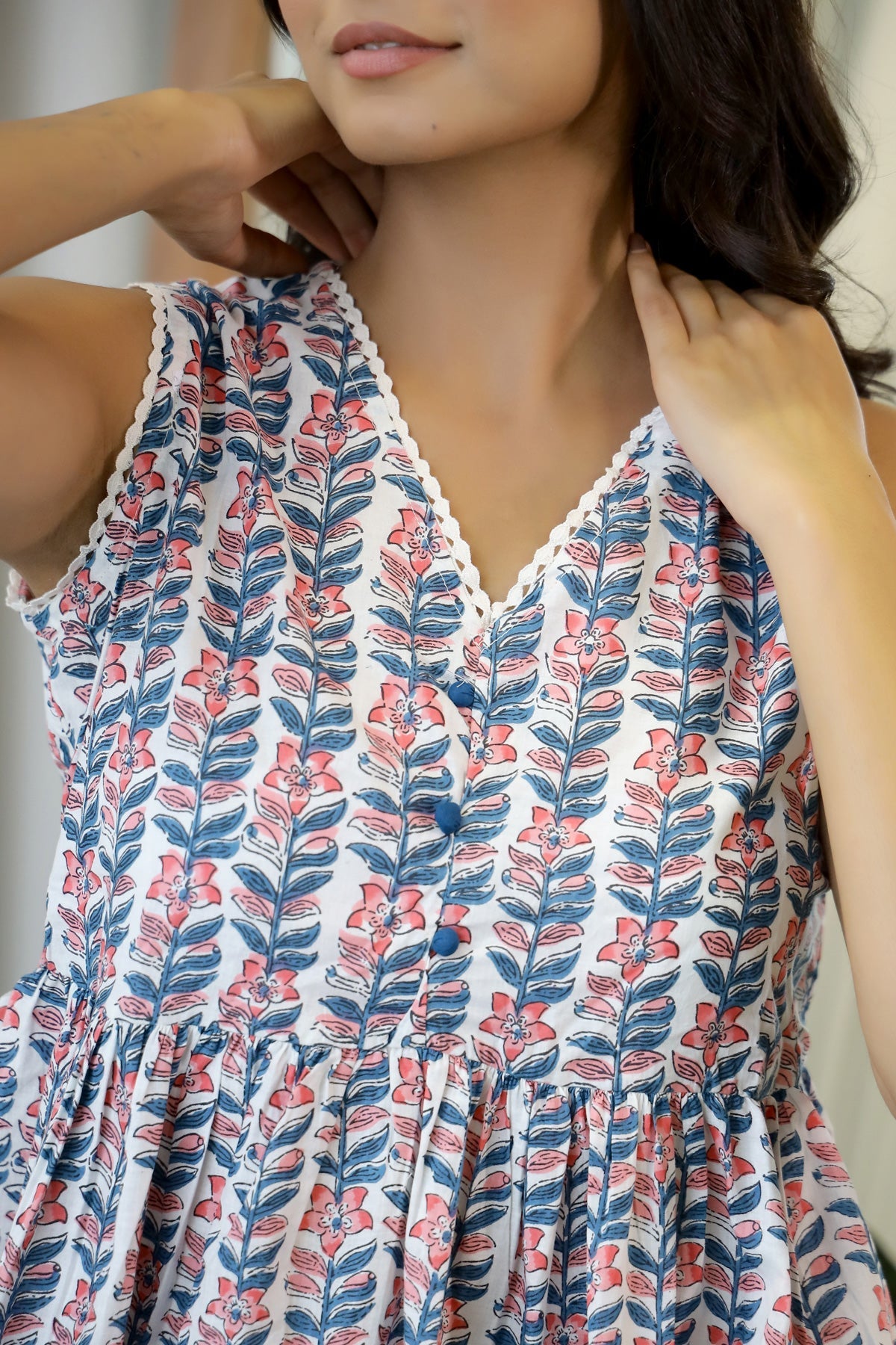 Women White & Blue Pure Cotton Printed Sleeveless Night Suit Set