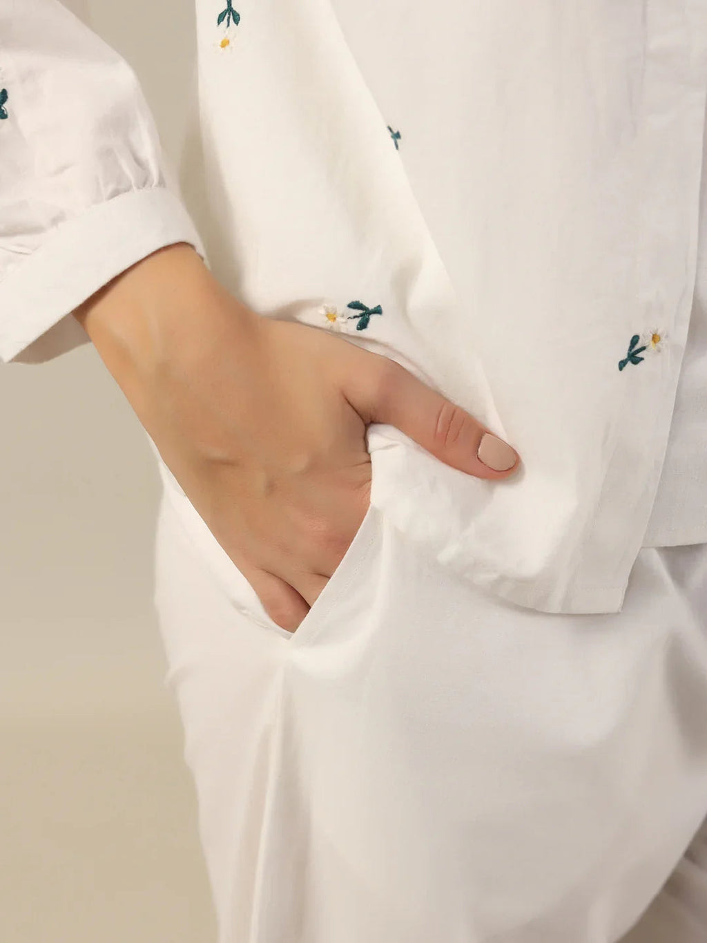 WHITE DAISY Cotton Night SUIT - SanskrutiHomes 